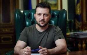 Zelenski spune că Ucraina este pregătită pentru negocieri de pace, dar respinge condiţia impusă de Rusia privind retragerea trupelor